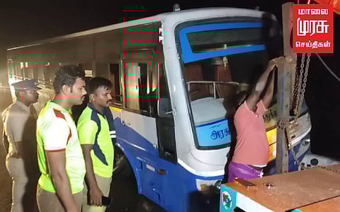 அரசு பேருந்து, தடுப்பு சுவரில் மோதி விபத்து... 5 பேர் காயம்!