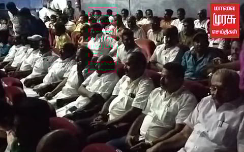 டிக்கெட் எடுத்தவர்களின் இருக்கையை அபகரித்த திமுகவினர்!!