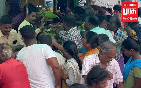 இது தக்காளிக்காக சேர்ந்த கூட்டம்!