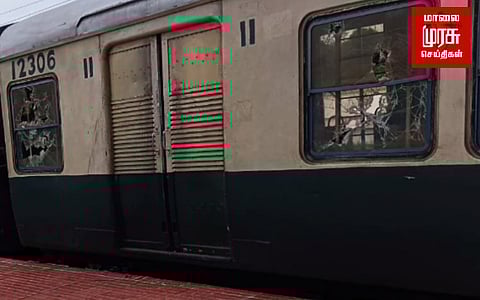 புறநகர் ரெயிலில் பயங்கர ஆயுதங்களுடன் தொடரும் மாணவர்களின் கோஷ்டி மோதல்; மக்கள் அச்சம்!