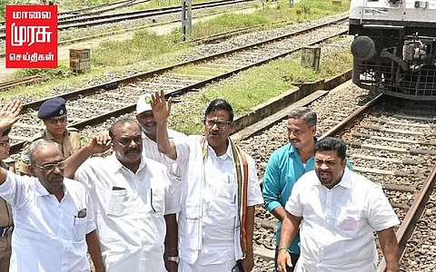 ராகுல்காந்திக்கு எதிரான தீர்ப்பு...ரயில் மறியலில் ஈடுபட்ட தமிழ்நாடு காங்கிரஸ் !