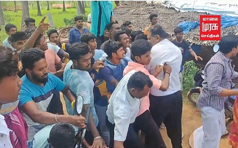 திருவிழாவில் இரு கிராம இளைஞர்கள் மோதல்... ஓட ஓட விரட்டியடித்த பொதுமக்கள்!!