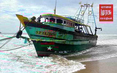 ஓட்டுனர் உறங்கியதால் கரை தட்டிய விசை படகு!