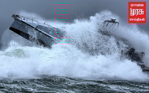 சூரைக்காற்றில் கவிழந்த படகு; நாகை மீனவர் மாயம்!