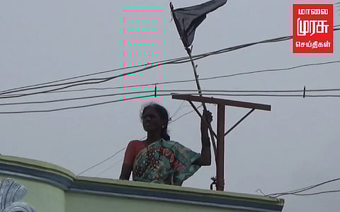 ஒசூர் தொழில்நுட்ப பூங்கா; நிலம் கையகப்படுத்த எதிர்ப்பு; வீடுகளில் கருப்புக் கொடி ஏற்றம்!