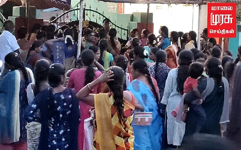 அதிரடி சலுகைகளுடன் ஆடித் தள்ளுபடி; அதிகாலையிலே திரண்ட தாய்குலங்கள்!
