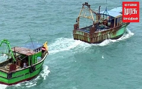 தொடரும் இலங்கை கடற்படையின் அட்டூழியம்... மீண்டும் 9 மீனவர்கள் கைது!!