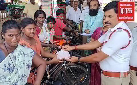 சைக்கிள் ஓட்டி வந்த 50 பேருக்கு இலவச தக்காளி!விழிப்புணர்வு நிகழ்ச்சியில் நடந்த சுவாரஸ்யம்!