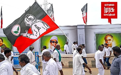 கட்சிக்கொடி விவகாரம்; ஒ.பி.எஸ் தரப்பு மீது அதிமுகவினர் புகார்!