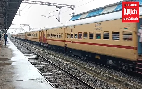 ரூட் தல: இரு பிரிவு மாணவர்களிடையே கல்வீச்சு தாக்குதல்... பயணிகள் காயம்!!