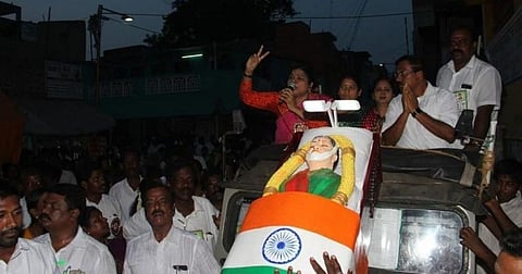 ஜெயலலிதாவின் உருவபொம்மையை வைத்து பிரச்சாரம்; மாஃபா பாண்டியராஜன் மீதான வழக்கு ரத்து!