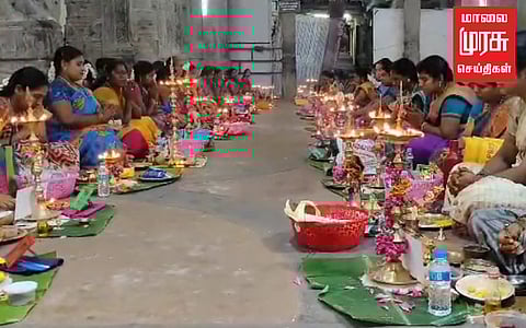 ஆடித்திருவிழா: 1208 குத்து விளக்கு ஏற்றி பூஜை!