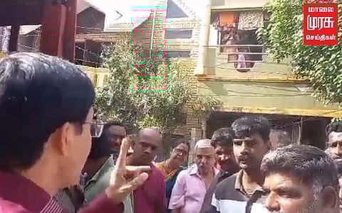 சுற்றித்திரியும் மாடுகளை பிடிக்கும் பணி; ஆணையருடன் மாடுகளின் உரிமையாளர்கள் வாக்குவாதம்!