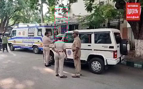 மாணவிகளிடம் சில்மிஷம்; நடிப்பு பயிற்சி ஆசிரியருக்கு வலைவீச்சு...!