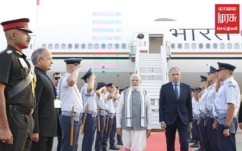 ஒரு நாள் பயணமாக கிரீஸ் சென்றடைந்த பிரதமர் மோடிக்கு ராணுவ வரவேற்பு...!