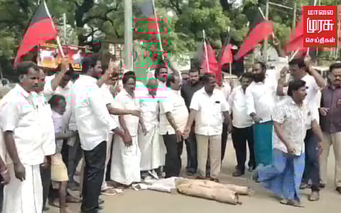 உதயநிதி தலைக்கு 10 கோடி விதித்த சாமியார் உருவ பொம்மையை எரித்த திமுக-வினர்...!