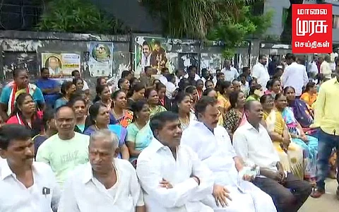 அதிமுக மாசெ வீட்டில் லஞ்ச ஒழிப்பு துறை சோதனை; குவிந்த தொண்டர்கள்!