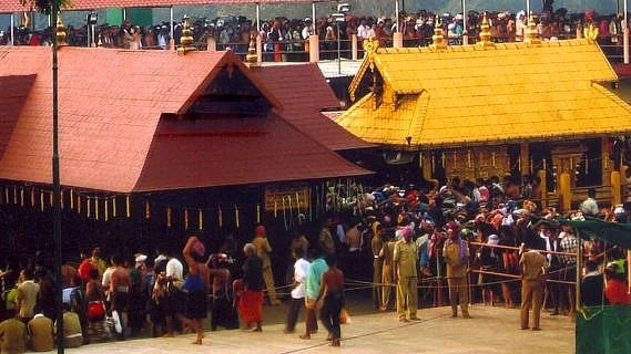 सुप्रीम कोर्ट ने सबरीमाला मंदिर में हिन्दू महिलाओं के प्रवेश का बराबर का अधिकार दिया