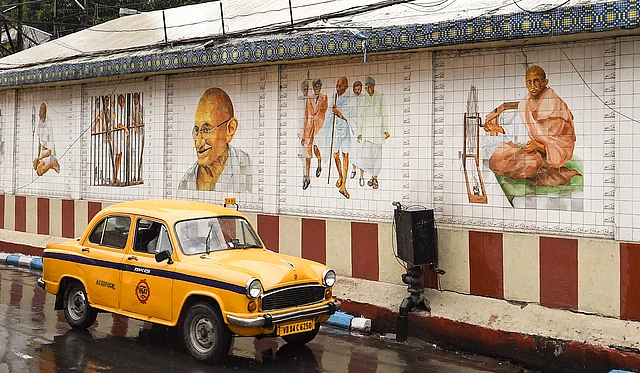 कोलकाता के एमजी रोड का एक नजारा. भारत में एमजी रोड के नाम से सबसे ज्यादा सड़के हैं. 