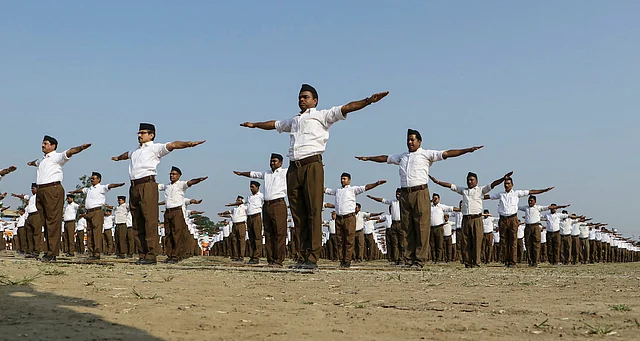 नागपुर में विजयादशमी समारोह में हिस्सा लेते संघ कार्यकर्ता