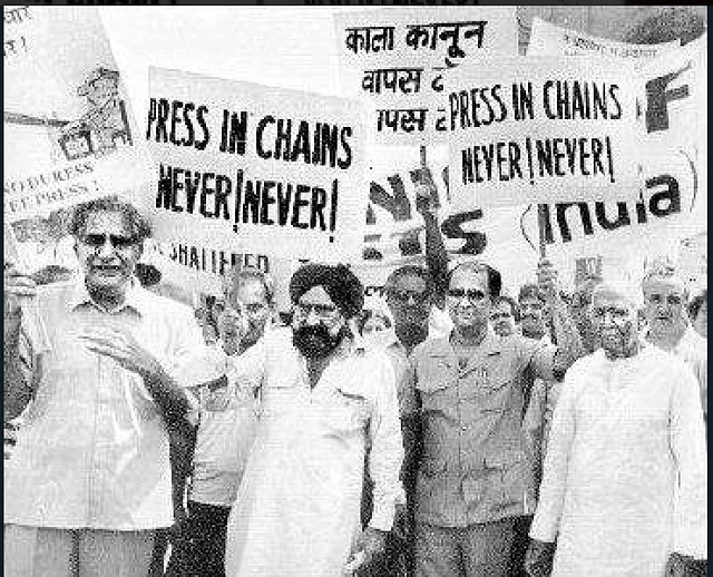 आपातकाल के दौरान प्रेस की आजादी पर प्रतिबंध के विरोध में एक रैली में रामनाथ गोयनका