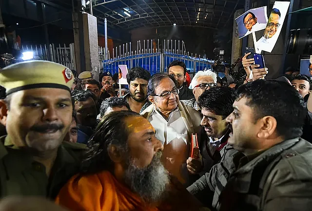 सुप्रीम कोर्ट ने INX मीडिया मनी लॉन्ड्रिंग मामले में चिदंबरम को जमानत दे दी, वह तिहाड़ जेल से रिहा हो गए