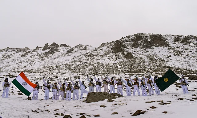 लद्दाख में 17,000 फुट की ऊंचाई पर ITBP के जवानों ने भी मनाया 71वें गणतंत्र दिवस का जश्न. 