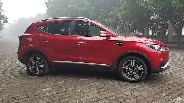 यह एक फुल इलेक्ट्रिक कार है