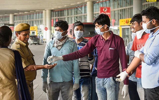 अब यूपी की चीनी मिलें बनाएंगी हैंड सैनिटाइजर