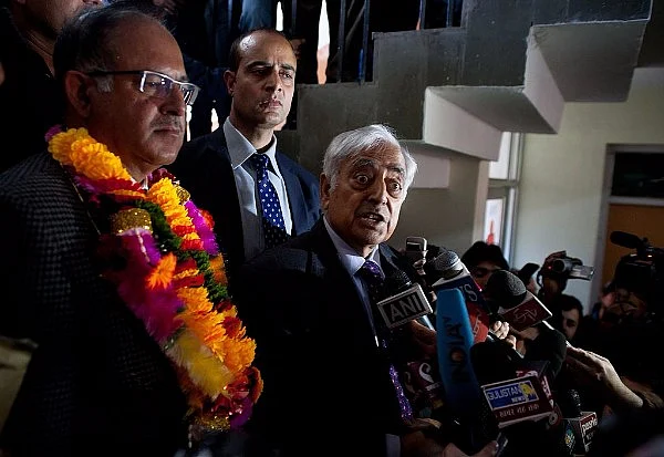 Mufti Mohammad Sayeed and Tariq Ahmed Karra (L) (Yawar Nazir/Getty Images)