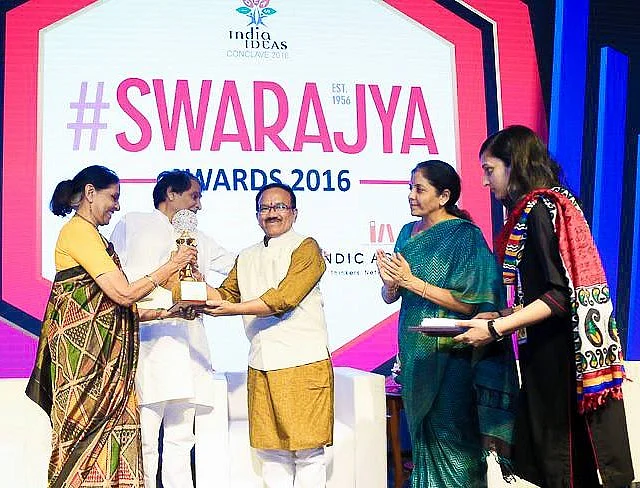 Jaitly receiving her award