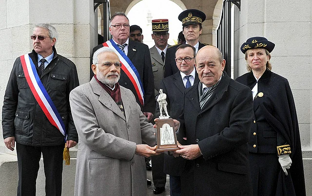 Prime Minister presenting a silver replica of the Garhwal Rifles War Memorial after his visit to the Neuve-Chapelle War Memorial in France. 