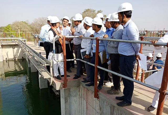 Dr Satya Pal Singh, Minister of State for Water Resources, River Development and Ganga Rejuvenation, inspecting the Dinapur STP. 