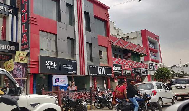 The entire shopping arena in civil lines is coloured red and black