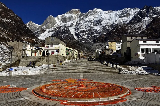 View of temple from the arrival plaza. Image source: Trekntales.com