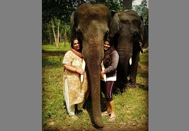 Vishalakshi Devi with her daughter Shrutikirti Devi and elephant, Prithviraj.