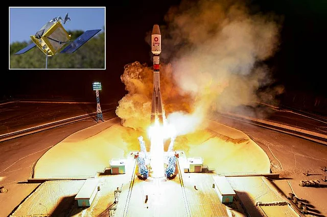 Lift off of Soyuz launch vehicle on December 18 with 36 OneWeb satellites. Inset: model of satellite.