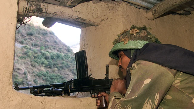 An Indian army soldier mans a gun inside his bunker in Odusaa, 79 miles west of Srinagar. (Photo: Reuters)