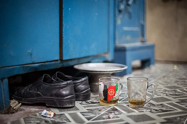 From the corners of his home in the far away land, the Kabuliwala dreams of his
motherland by clinging onto little mementos that had been passed on by earlier generations.