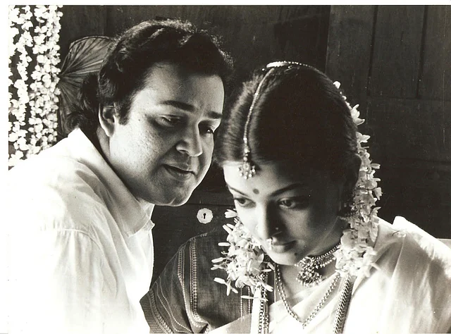 Mohanlal and Aishwarya Rai Bachchan in a scene from <i>Iruvar </i>(1997).