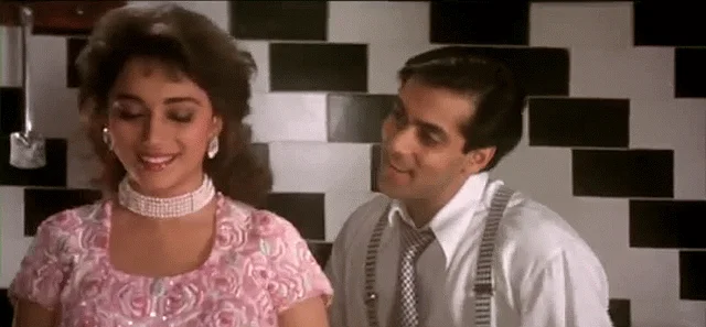 (Photo: <a href="https://www.youtube.com/watch?v=gIODEFkvjTA">YouTube/Rajshri</a>)