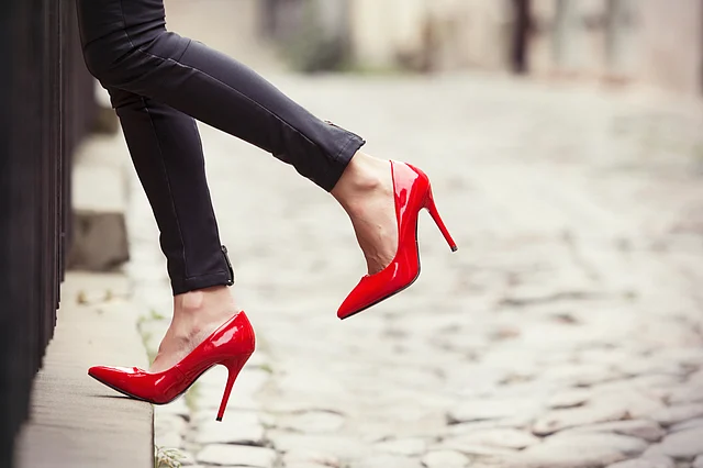 Skinny jeans and high heels! That’s a deadly combination. (Photo: iStock)