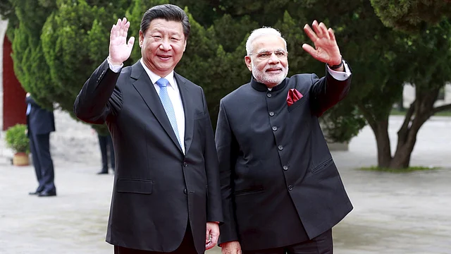 Prime Minister Narendra Modi with Chinese President Xi Jinping, in China, May 14, 2015 (Courtesy: Reuters)