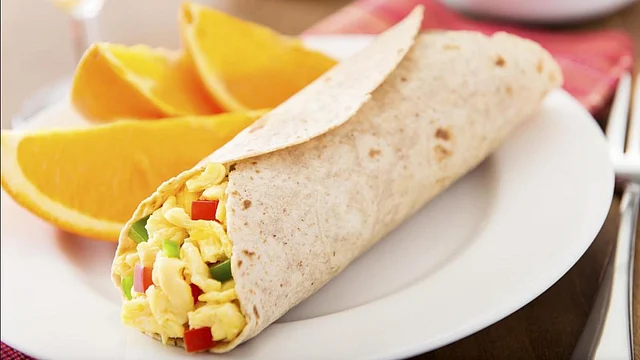 Start your day with a healthy <i>sehri </i>and load up on citrus fruits to stay hydrated through the day. 