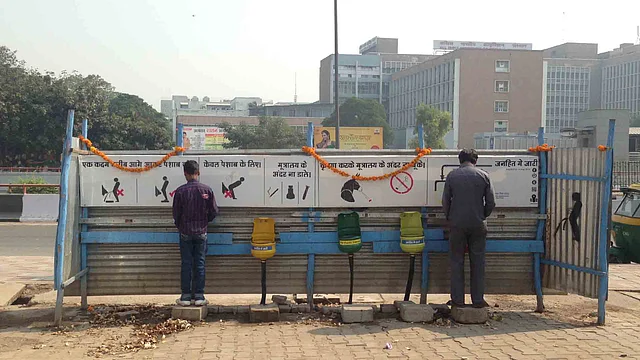 A mobile toilet with a touch of colour. (Photo: <a href="http://basicshit.org/">basicshit.in</a>)
