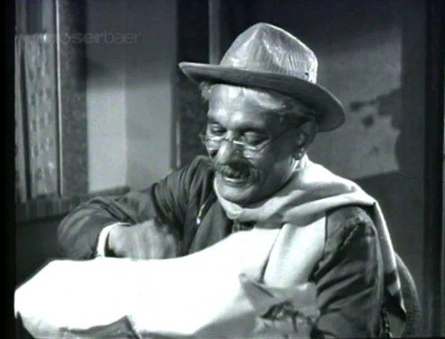 Kanahiyalal in <i>Oonche Log</i>
