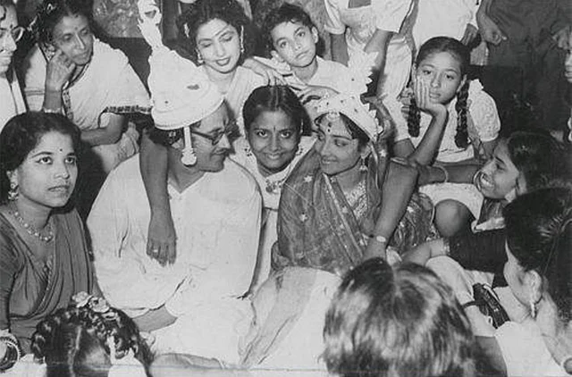 Guru Dutt and Geeta Dutt on their wedding day (Photo: Twitter/<a href="https://twitter.com/HiggsBosan/status/617124264865431552">@HiggsBosan</a>)
