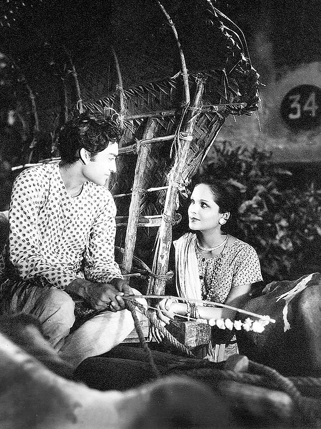 Ashok Kumar and Devika Rani in a still from <i>Achhut Kannya. </i>(1936)