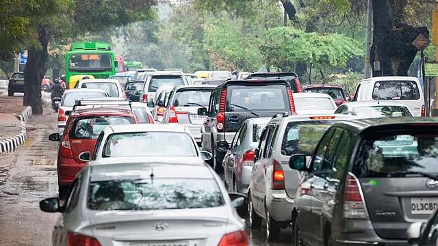 Traffic crawls on a busy road in Delhi. (Photo: iStock)