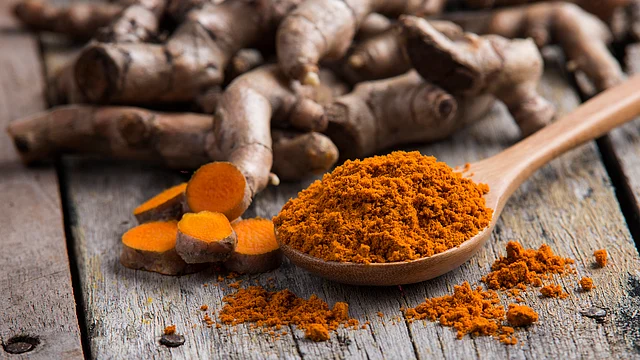 Curcumin, a chemical found in turmeric is known to have anti inflammatory properties.